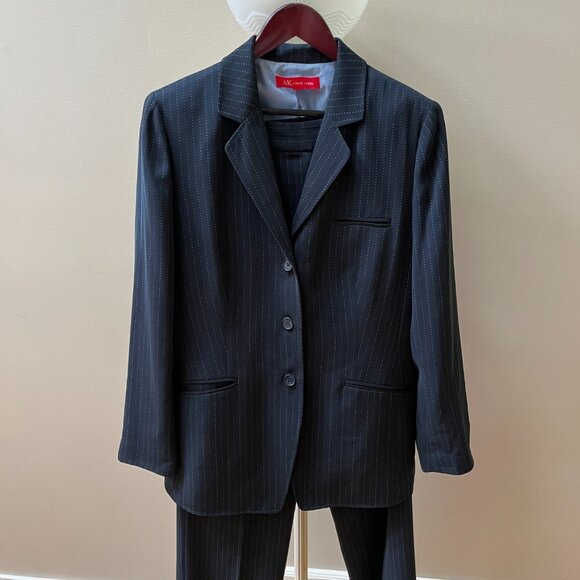 ANNE KLEIN 14 NAVY BLUE  Pinstripe 2-piece Jacket PANT SUIT - A Classic ! - Picture 13 of 13